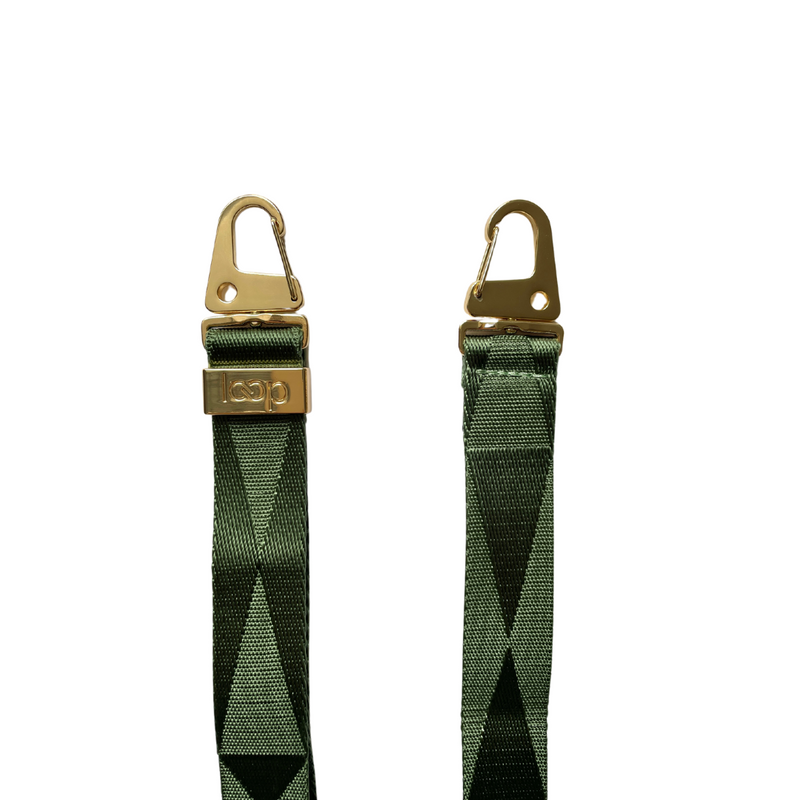 Fűzöld széles nyakbaakasztó - arany karabinerrel