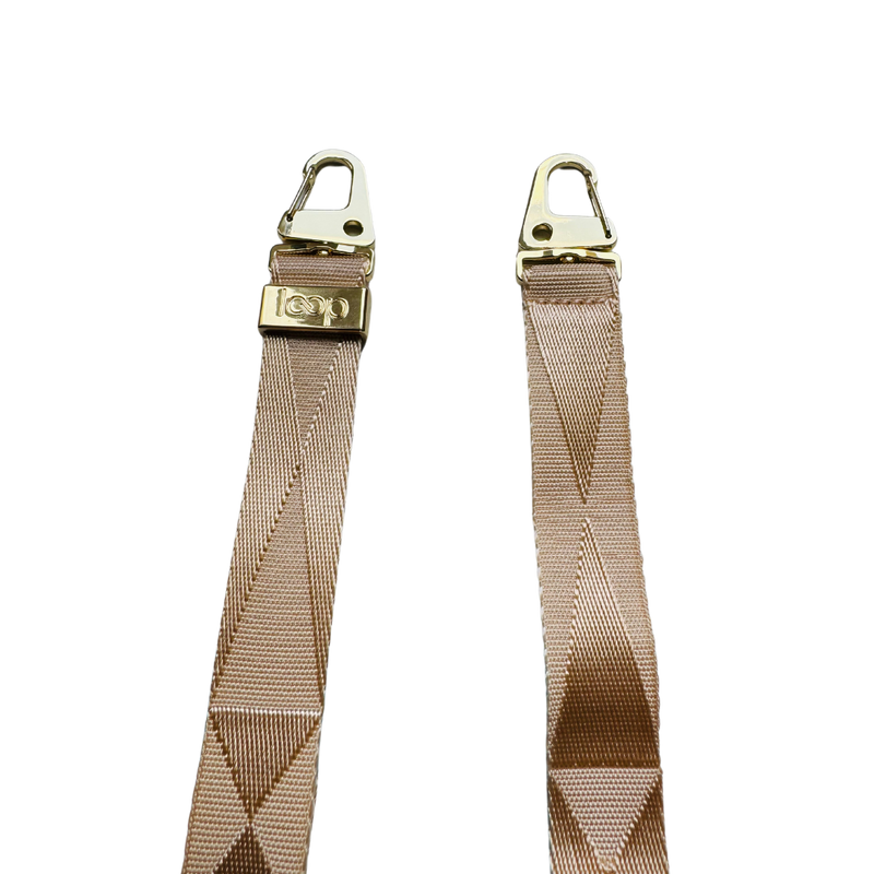 Bézs széles nyakbaakasztó - arany/ezüst karabinerrel