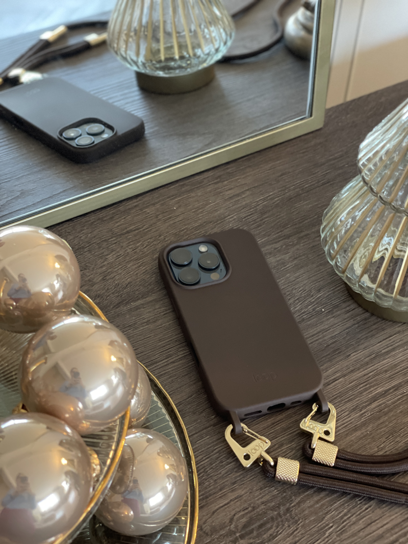 Csokibarna telefontok - karabiner előkészítéssel