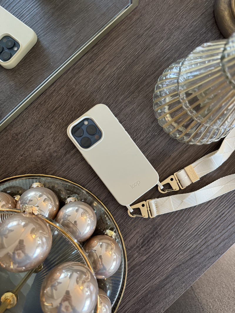 Törtfehér telefontok - karabiner előkészítéssel