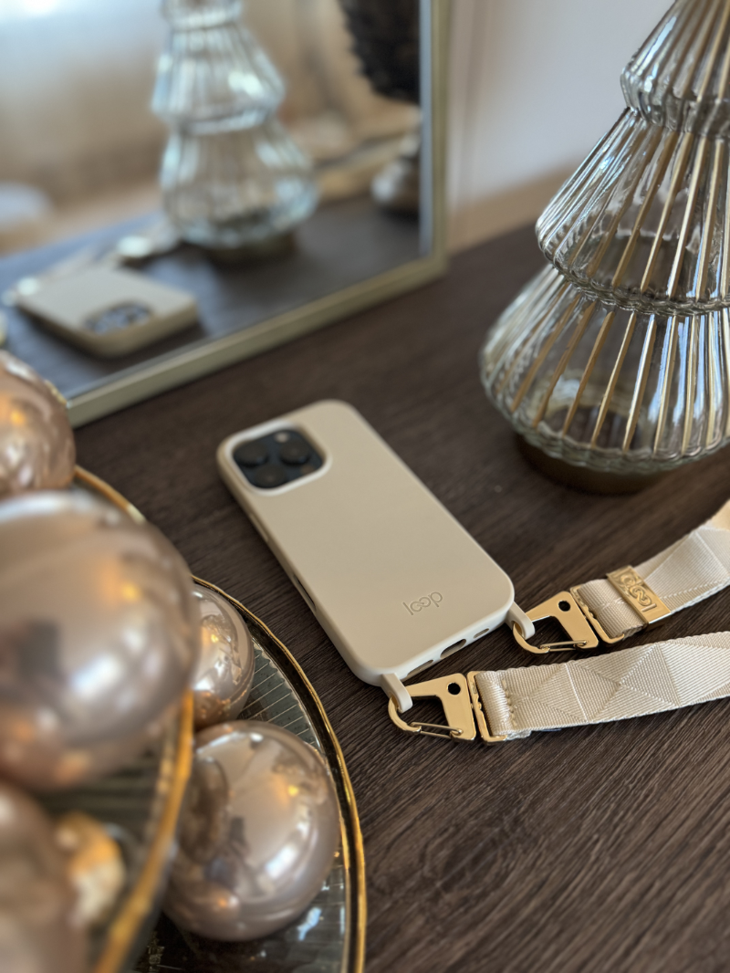 Törtfehér telefontok - karabiner előkészítéssel