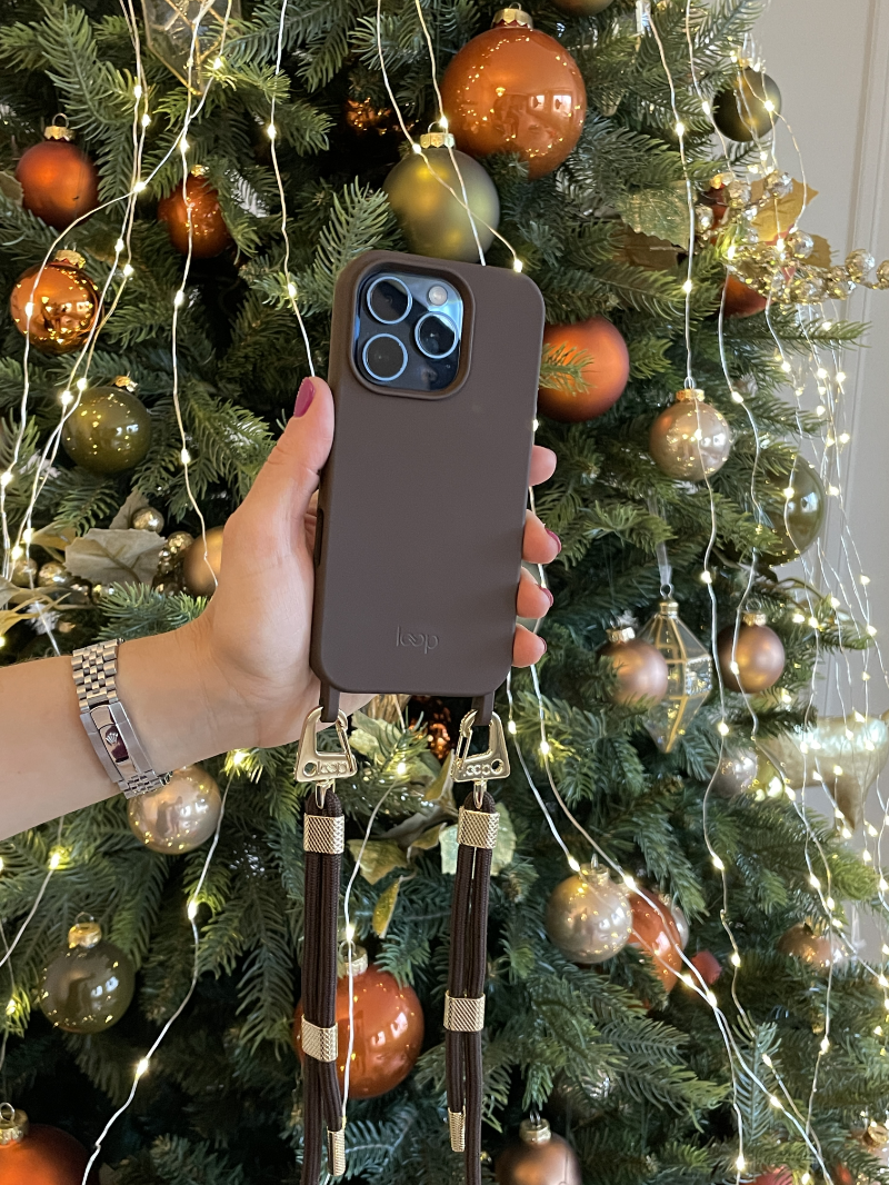 Csokibarna telefontok - karabiner előkészítéssel