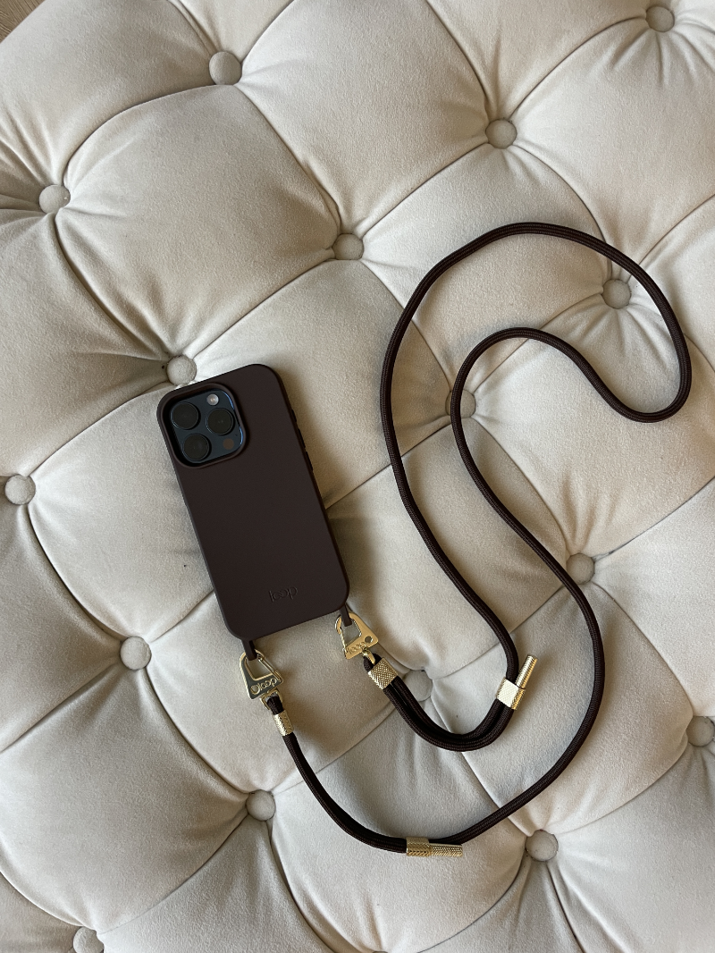 Csokibarna telefontok - karabiner előkészítéssel