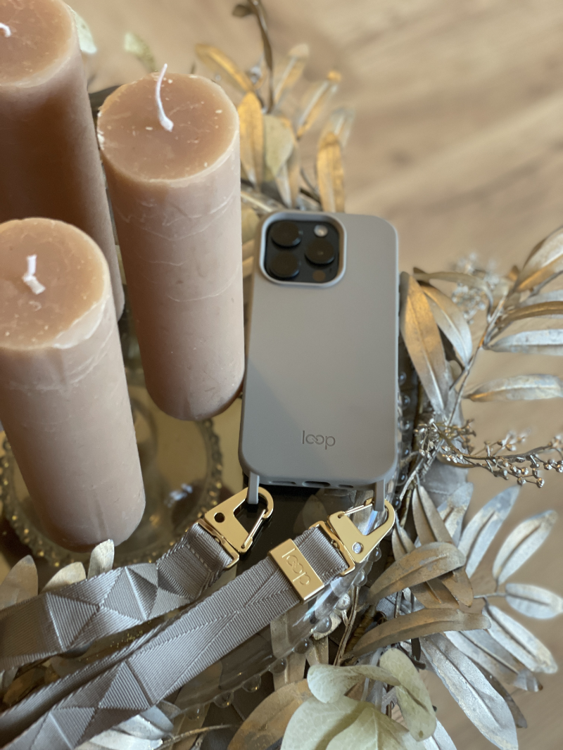 Taupe széles nyakbaakasztó - arany karabinerrel